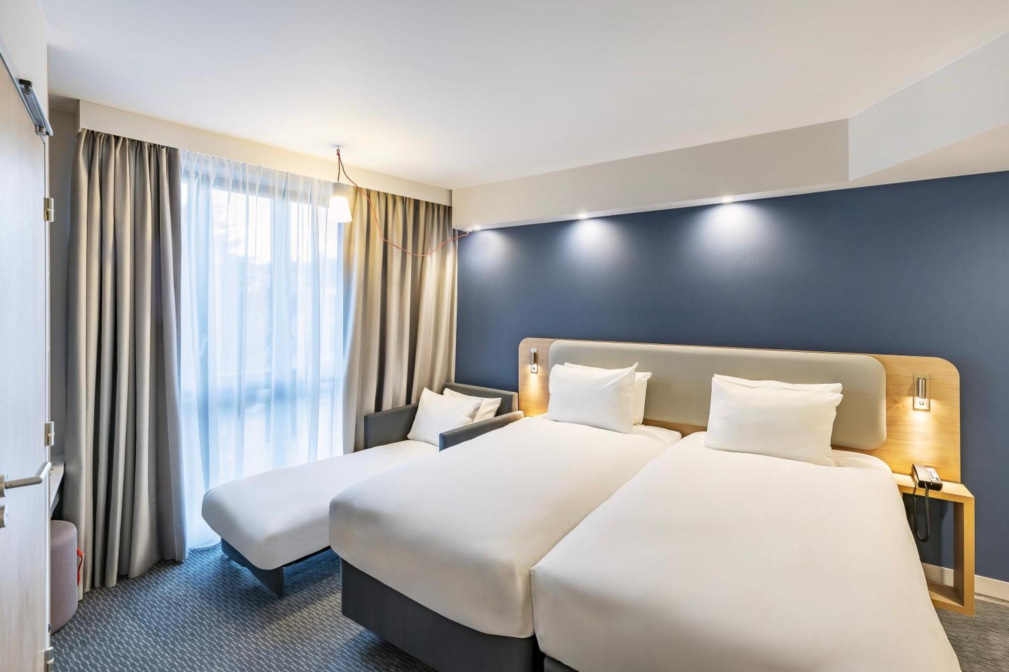 Holiday Inn Express Paris - Poissy By Ihg ภายนอก รูปภาพ