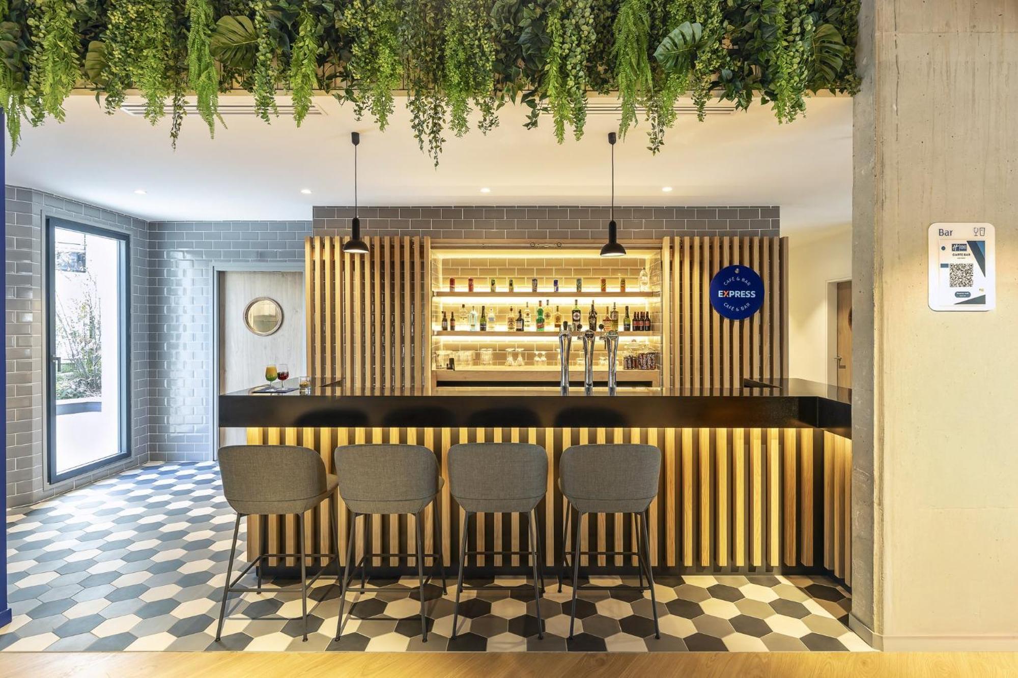 Holiday Inn Express Paris - Poissy By Ihg ภายนอก รูปภาพ