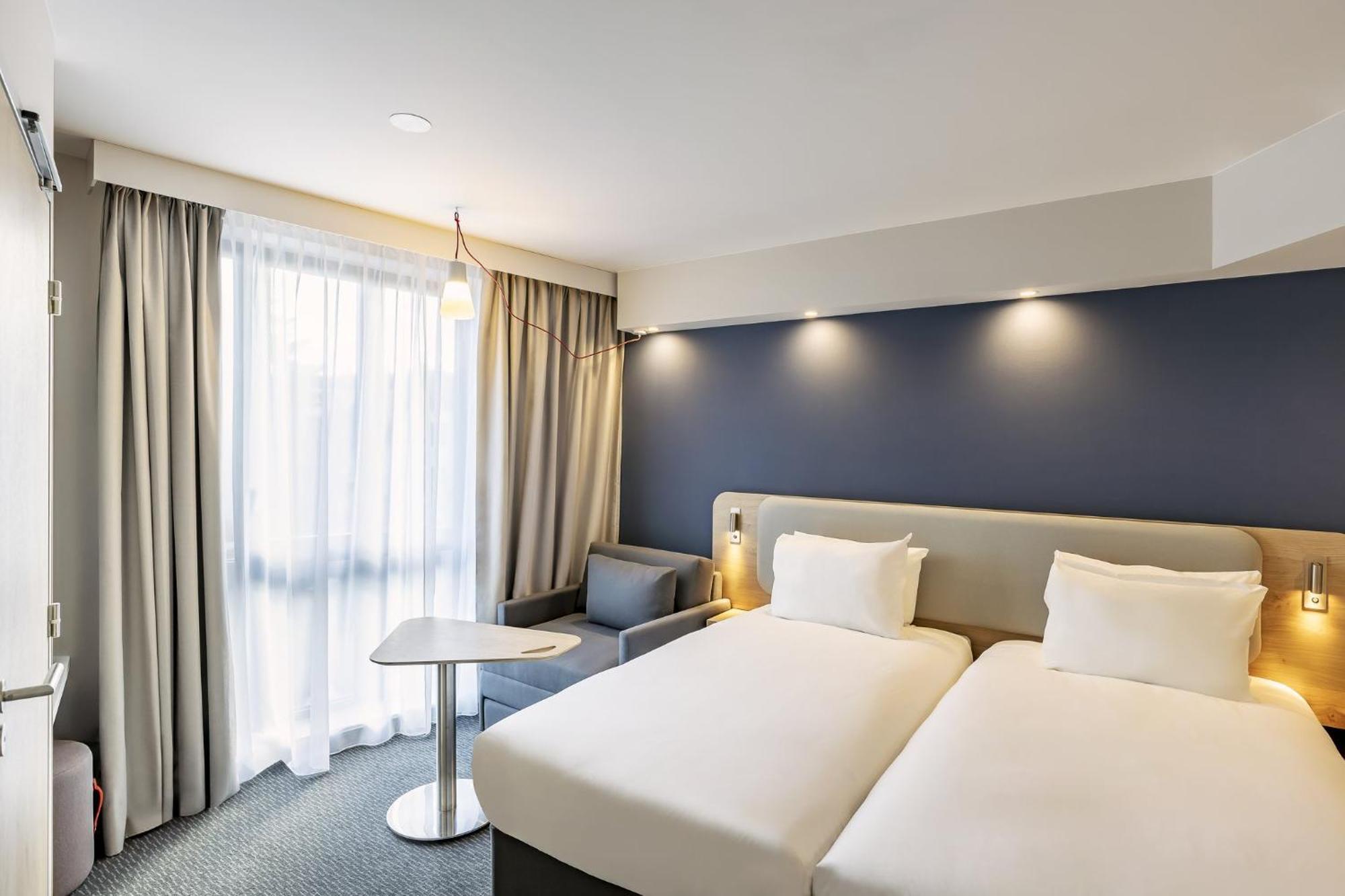Holiday Inn Express Paris - Poissy By Ihg ภายนอก รูปภาพ