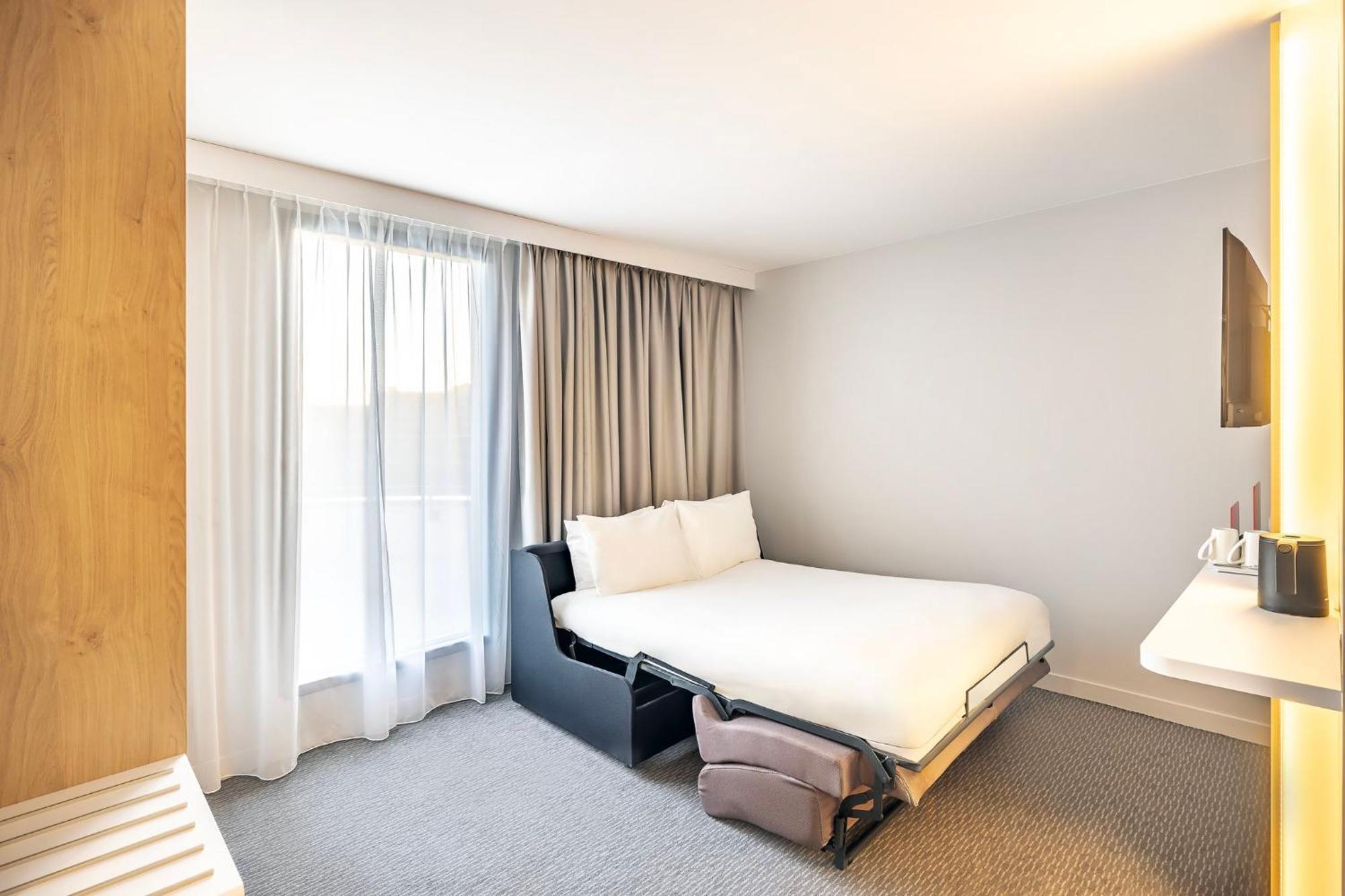 Holiday Inn Express Paris - Poissy By Ihg ภายนอก รูปภาพ