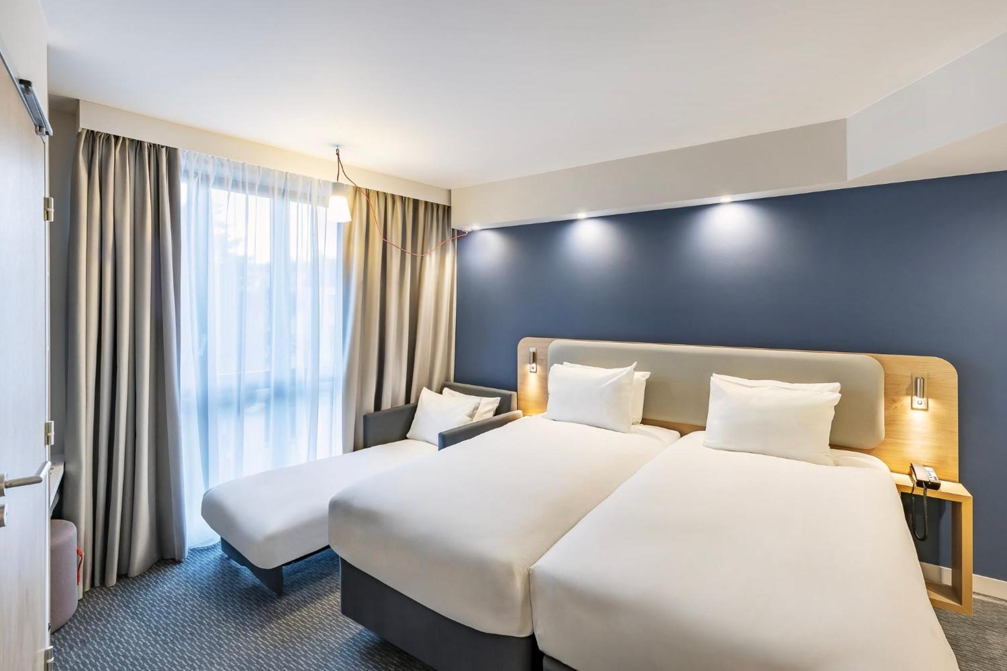 Holiday Inn Express Paris - Poissy By Ihg ภายนอก รูปภาพ